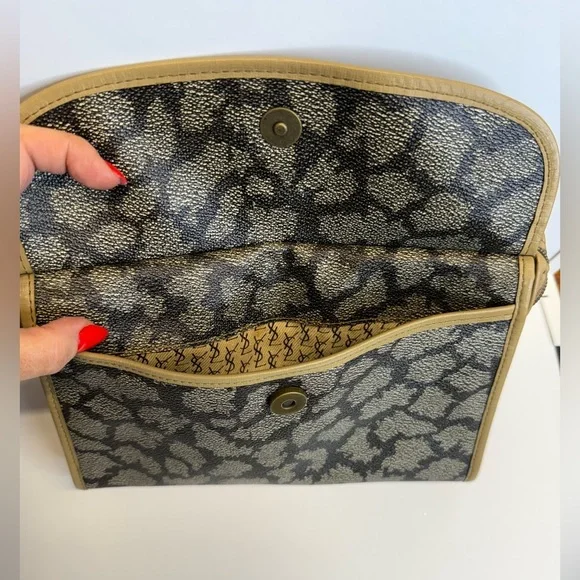 YSL Vintage Clutch in Iconic Giraffe Print - Picture 13 of 13